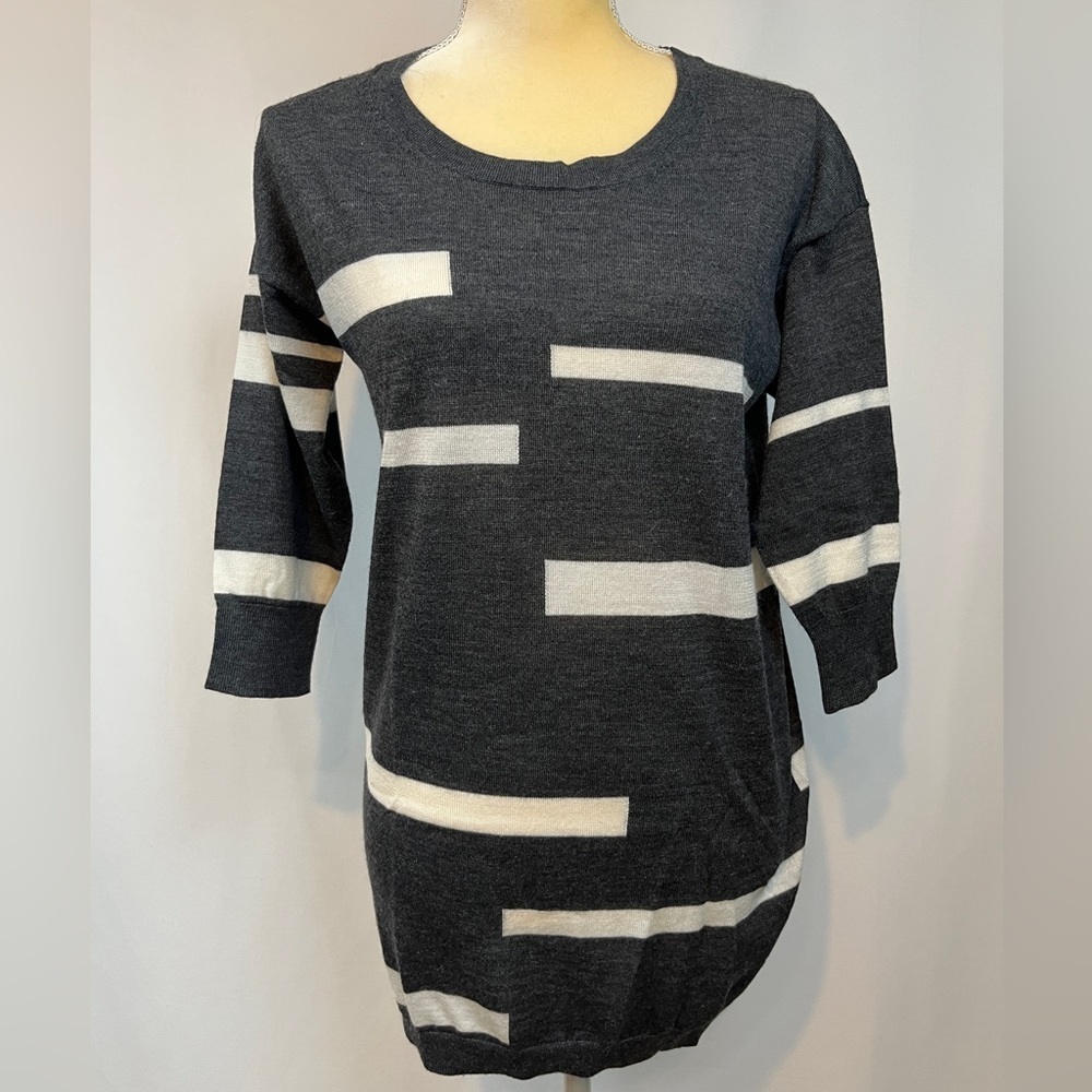 Ann Taylor 3/4 Sleeve Grey and White Sweater Size M